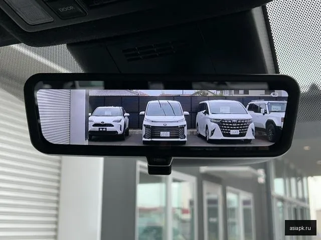 Toyota Noah 3