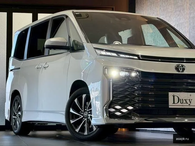 Toyota Voxy 3