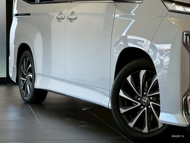 Toyota Voxy 4