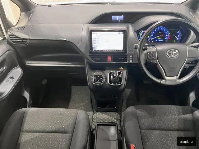 Toyota Noah 4