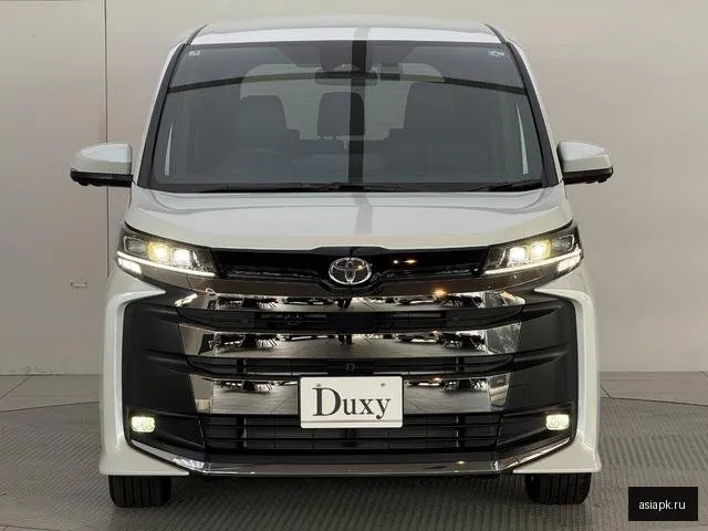 Toyota Noah 5
