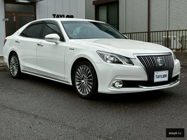 Toyota Crown Majesta 4
