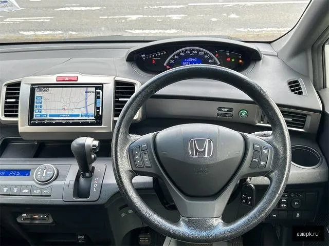 Honda Freed Spike 4