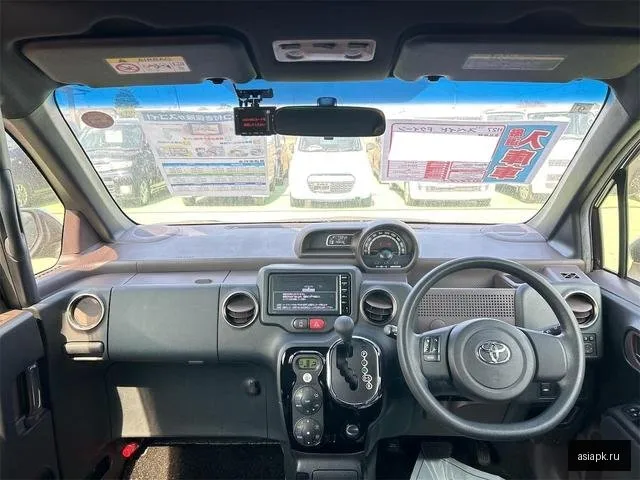 Toyota Spade 3