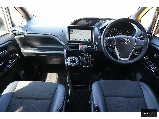 Toyota Noah 3