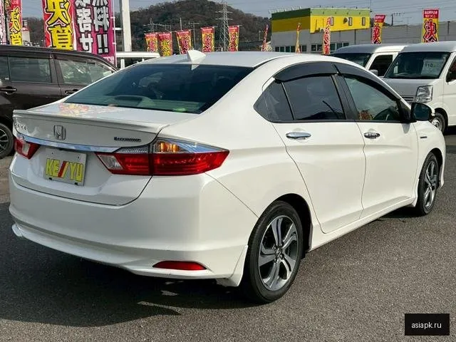 Honda Grace 4
