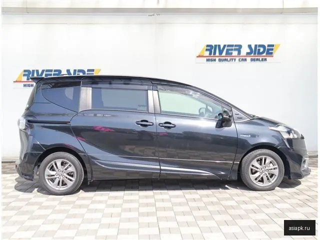 Toyota Sienta 6