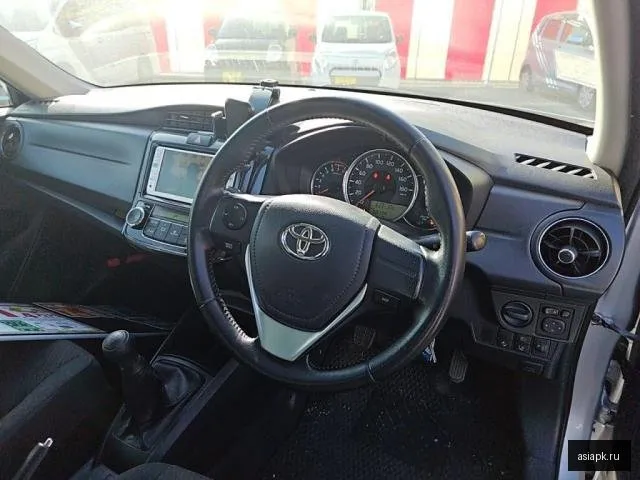 Toyota Corolla Axio 4