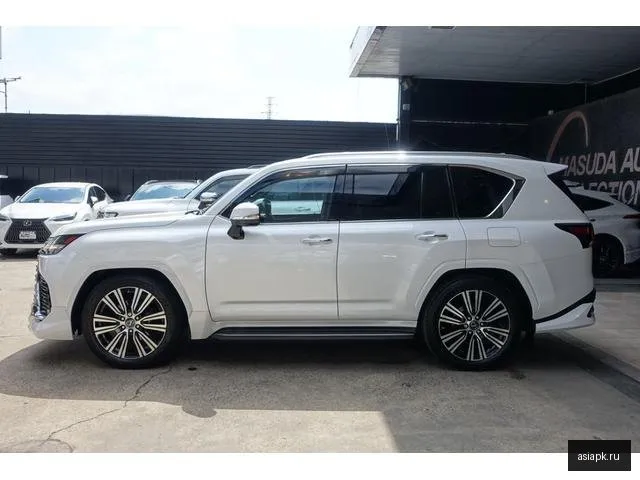 Lexus LX600 6