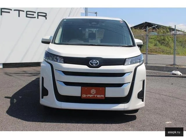 Toyota Noah 4