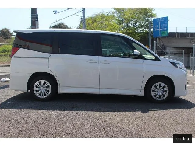 Toyota Noah 6