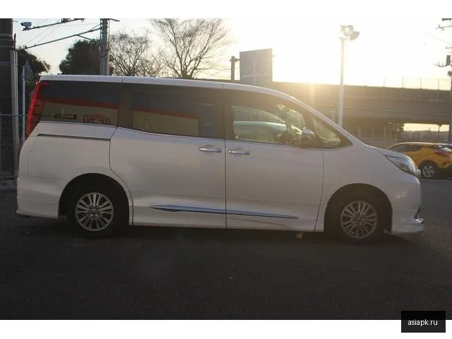 Toyota Esquire 5