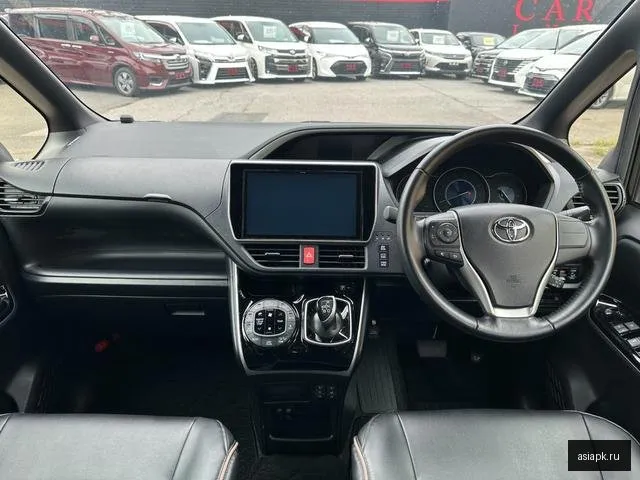 Toyota Voxy 4