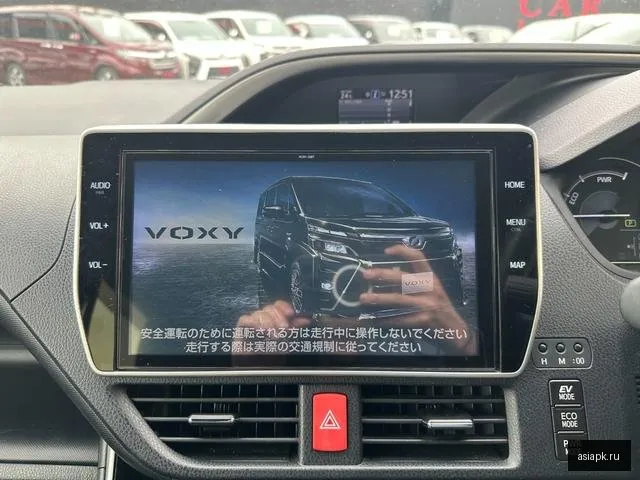 Toyota Voxy 5