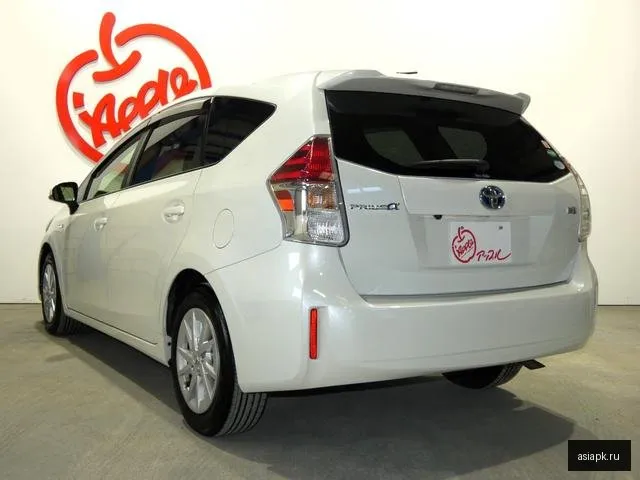 Toyota Prius Alpha 4