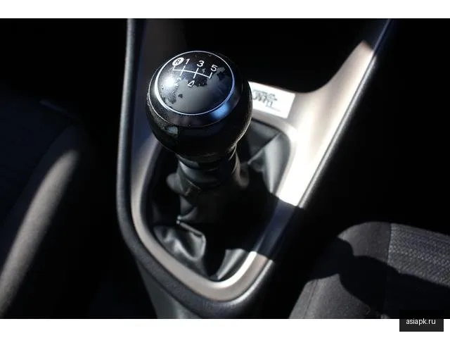 Toyota Yaris 6