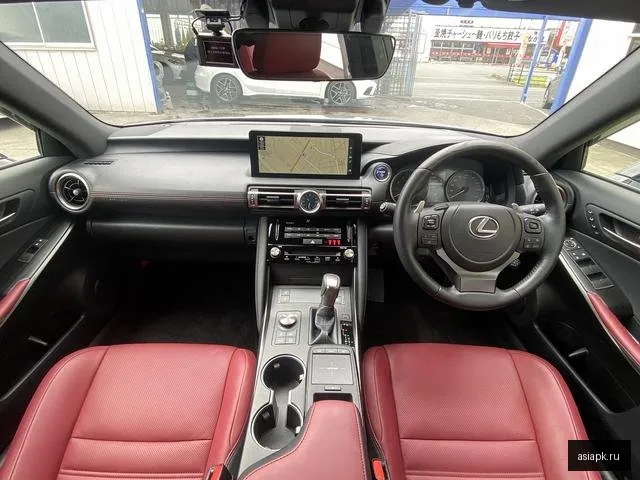 Lexus IS300h 4