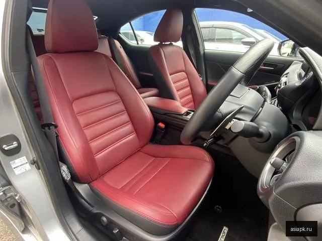 Lexus IS300h 5