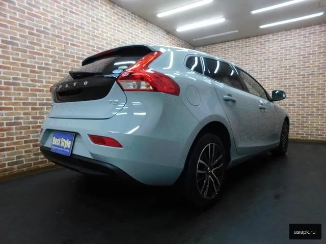 Volvo V40 5