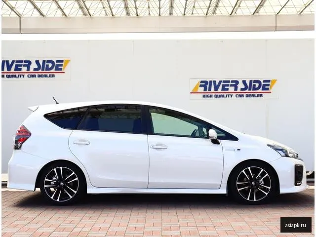 Toyota Prius Alpha 6