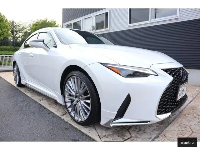 Lexus IS300h 4