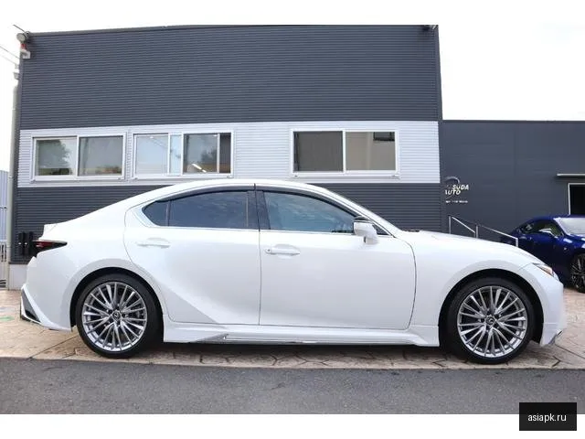 Lexus IS300h 5