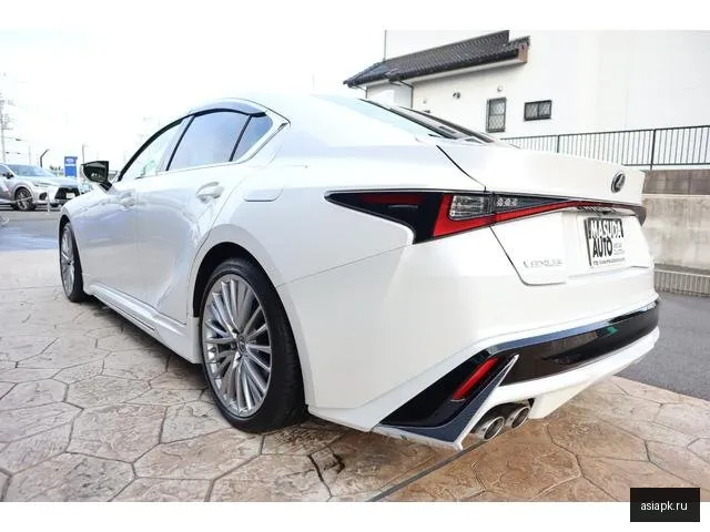 Lexus IS300h 6