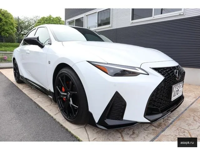 Lexus IS300h 4