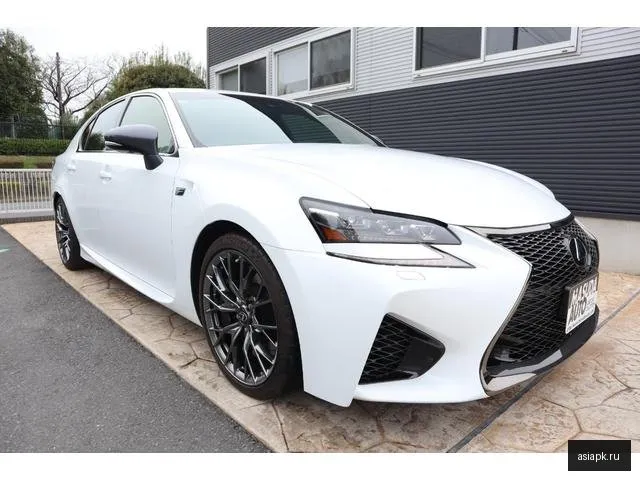 Lexus GS F 4