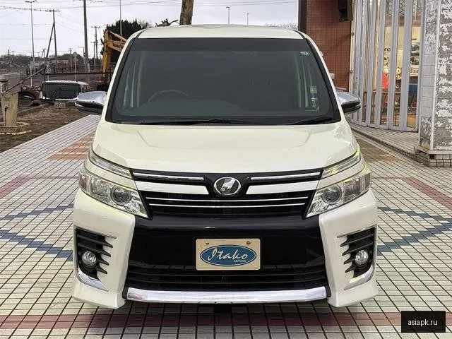 Toyota Voxy 4