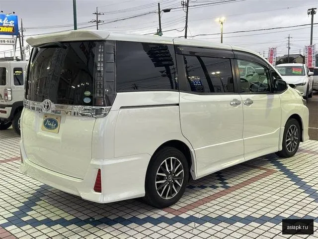 Toyota Voxy 6