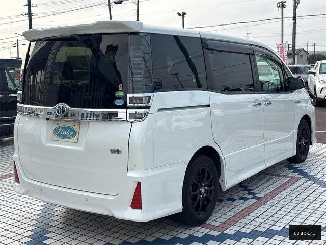 Toyota Voxy 6