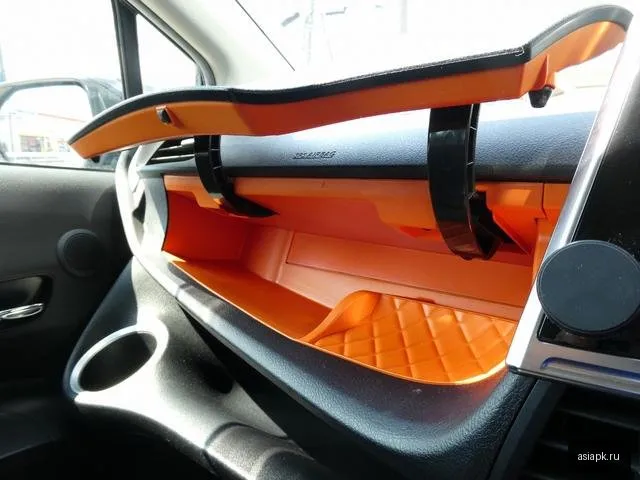 Toyota Sienta 5
