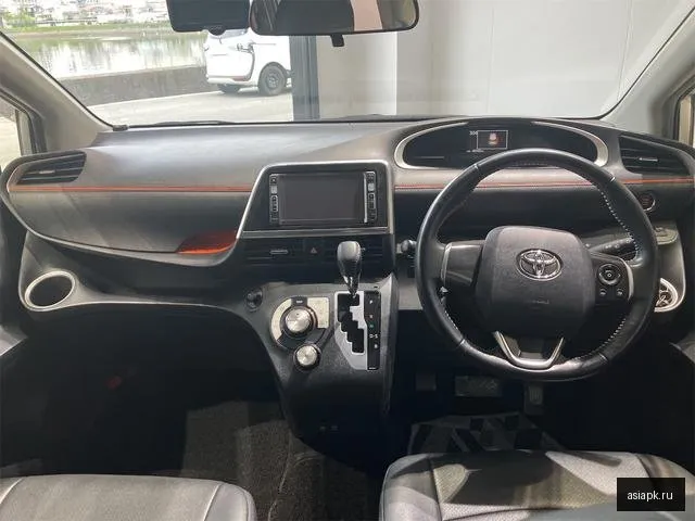 Toyota Sienta 6