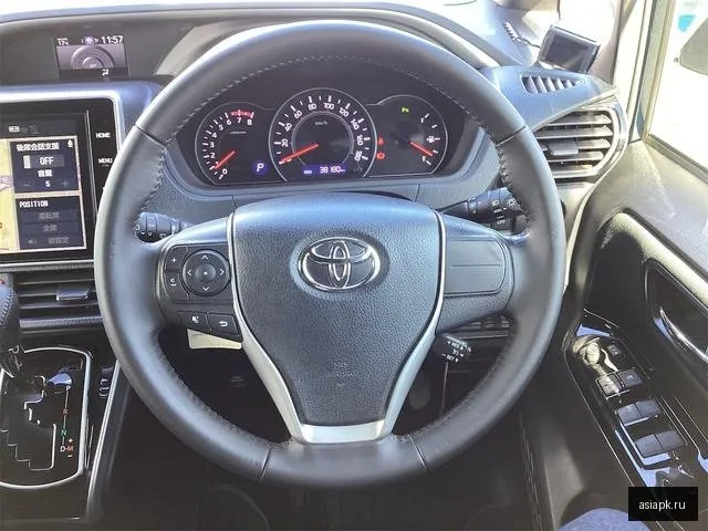 Toyota Voxy 6