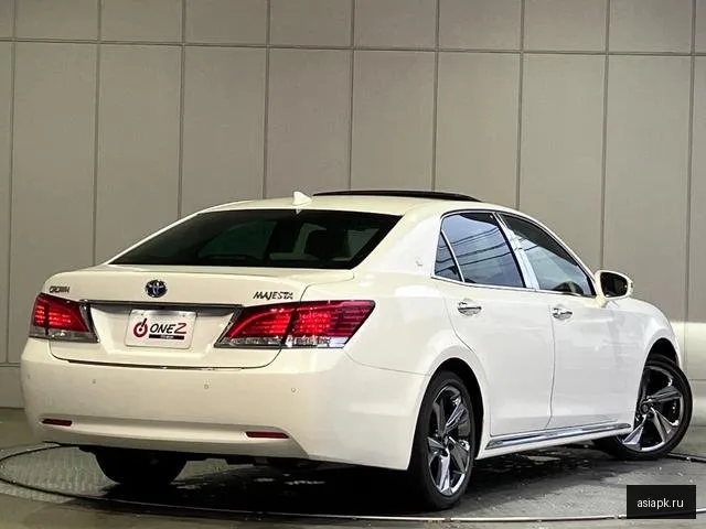 Toyota Crown Majesta 4