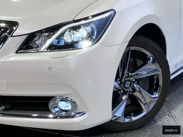 Toyota Crown Majesta 5
