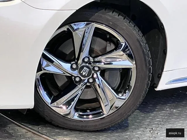Toyota Crown Majesta 6