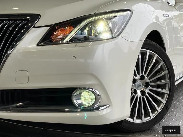 Toyota Crown Majesta 6