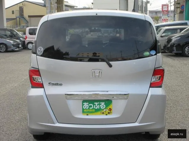 Honda Freed Spike 4