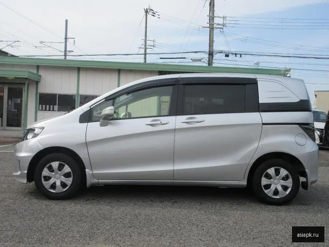 Honda Freed Spike 6