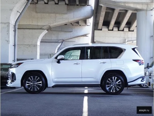 Lexus LX600 6