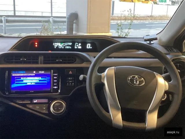Toyota Aqua 6