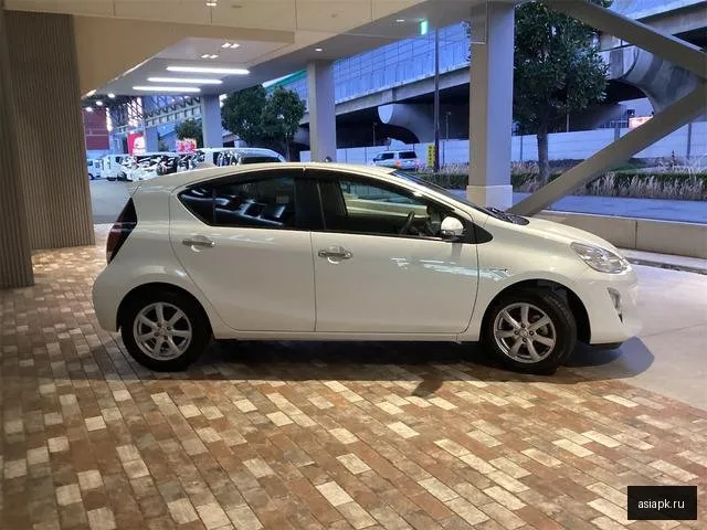 Toyota Aqua 5