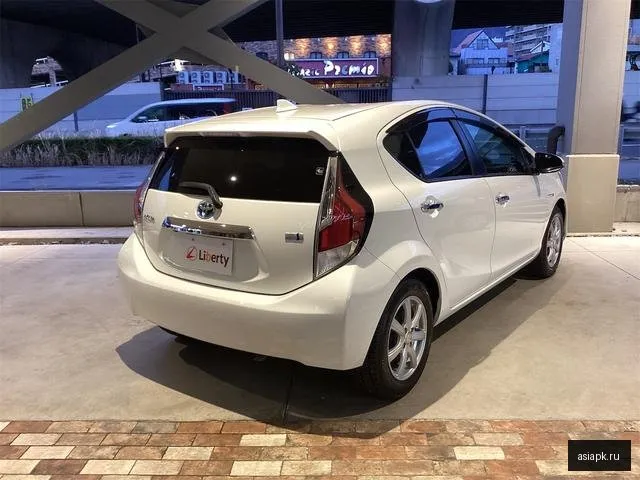 Toyota Aqua 6