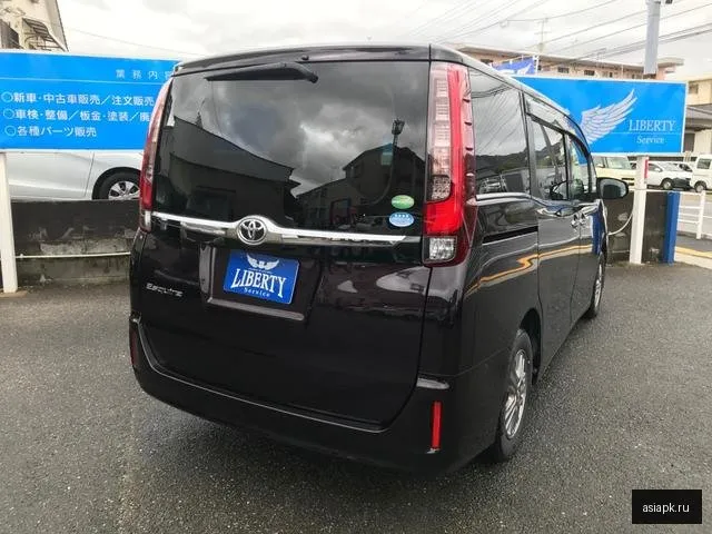 Toyota Esquire 4