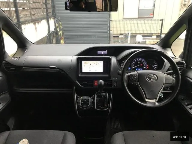 Toyota Esquire 5