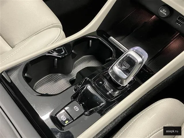 Volvo XC40 4