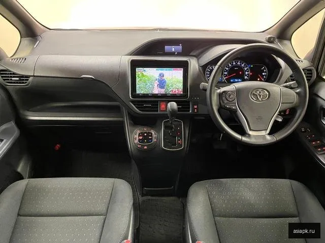 Toyota Noah 3