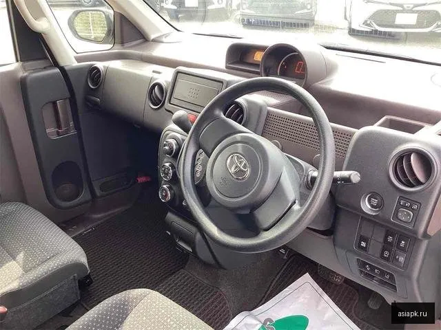 Toyota Spade 6